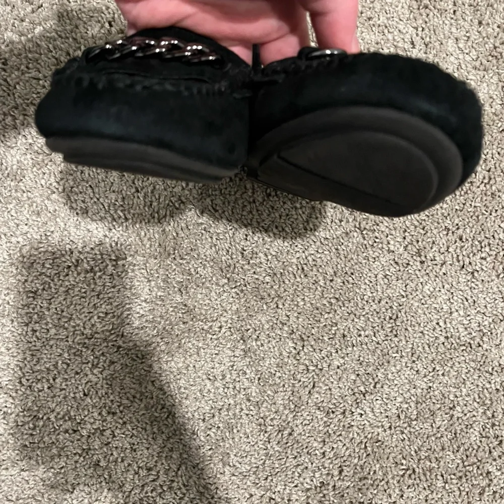 Vionic black suede Mesa loafers with gunmetal/muted silver chain accent